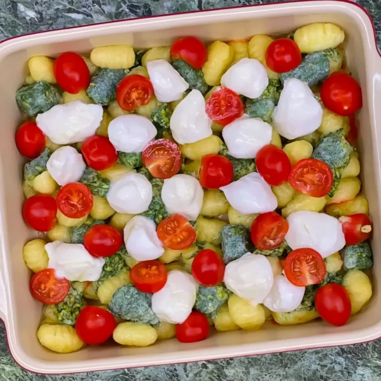 Gnocchi Auflauf mit Spinat, Tomate und Mozzarella